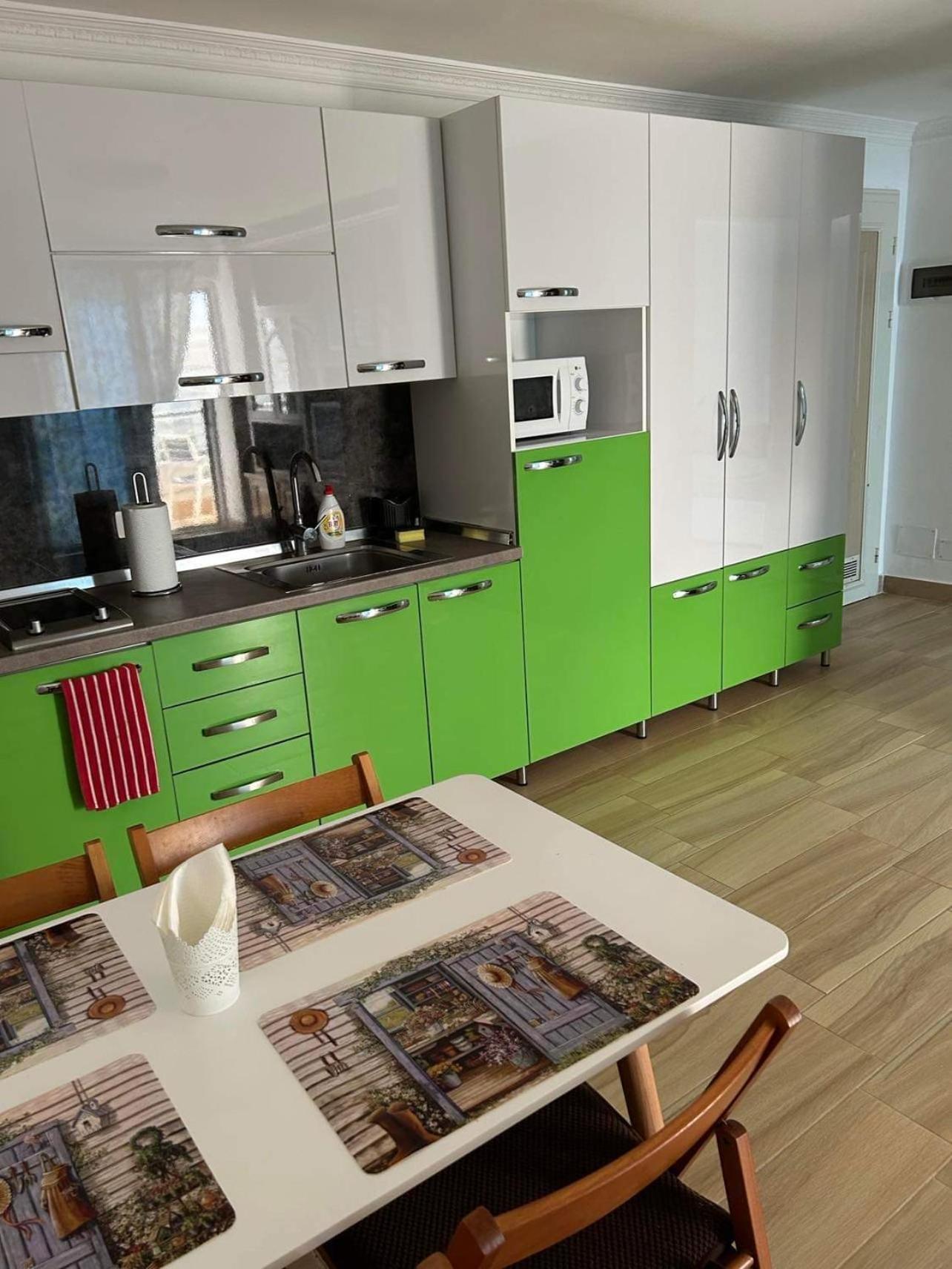 Kk Fafa Apartments Golem  Eksteriør bilde